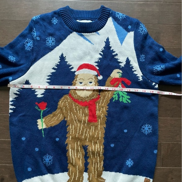 Tipsy Elves Sasquatch Mistle Toe Ugly Christmas Sweater Men Women Medium - Picture 8 of 8
